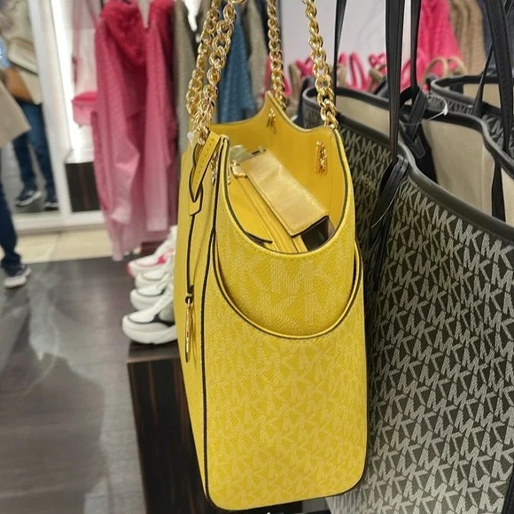 Michael Kors Jet Set Large Signature Logo Chain Shoulder Tote
DAISY YELLOW
NWT - Picture 3 of 16